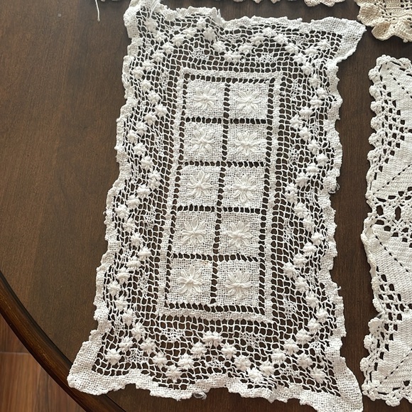 Vintage Crochet Doilies Set - Picture 7 of 10